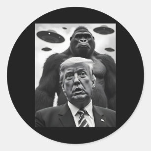 Süße Trump Bigfoot Selfie mit UFOs seltsame Alien  Runder Aufkleber