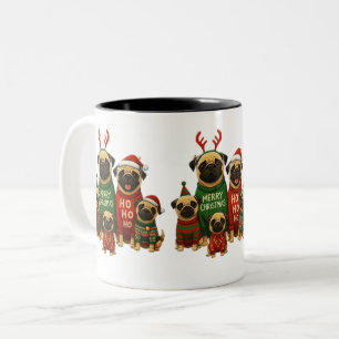🎄 Süße Weihnachts-Möpse in festlichen Pullovern Zweifarbige Tasse