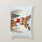 Süße Weihnachts-Rentier-Szene Schneebedeckter Wald Dekokissen (Rückseite(Vertikal))