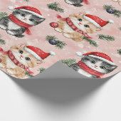 Süße Weihnachtskätzchen auf Rosa Geschenkpapier (Ecke)