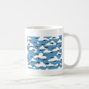 Süße Wolken und fliegende Pinguine Kaffeetasse