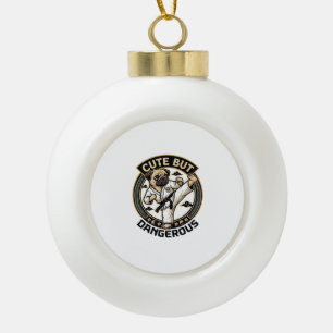 Süßer aber gefährlicher Pug-Hund Karate-Kick_1 Keramik Kugel-Ornament