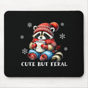 Süßer aber verwilderter Waschbär trinkt heiße Scho Mousepad
