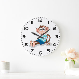 Süßer Affe in blau gestreiftem Hemd und Shorts Große Wanduhr