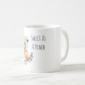 Süßer-als-eine-Pfirsich-Waschbär-Rucksack Kaffeetasse (VorderseiteRechts)