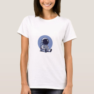 Süßer Astronaut auf blauem Kreis sitzend T-Shirt