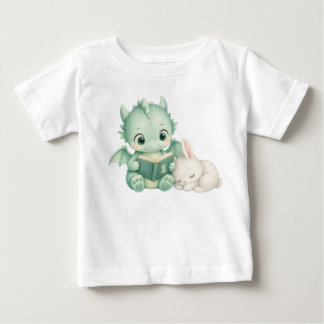 Süßer Baby-Drache liest mit Bunny-Kindern Baby T-shirt
