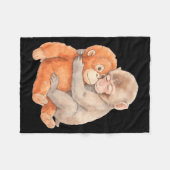 Süßer Babyaffe namens Punch Plüsch umarmend Fleecedecke (Vorderseite (Horizontal))