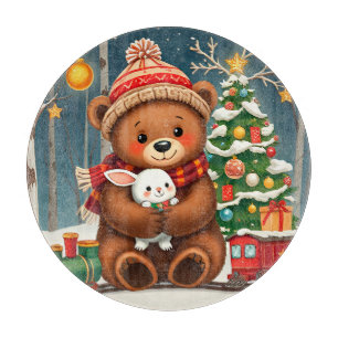 Süßer Bär hält Kaninchen neben Weihnachtsbaum Schneidebrett
