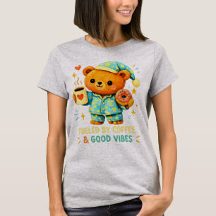Süßer Bär im Schlafanzug motiviert durch Kaffee Gu T-Shirt