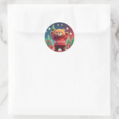 Süßer Bär im Weihnachtspullover Runder Aufkleber (Tasche)