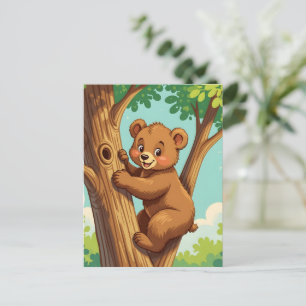 Süßer Bärenjunge klettert auf einen Baum Postkarte