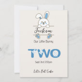 Süßer blauer Hase Junge wird 2 Einladung (Vorderseite)