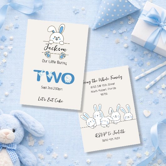 Süßer blauer Hase Junge wird 2 Einladung