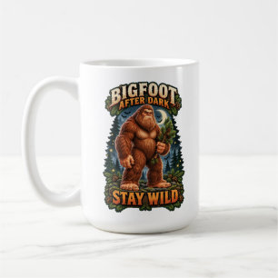 Süßer Cartoon-Bigfoot mit Kiefernzweig Kaffeetasse