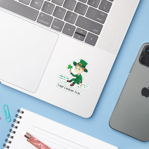 Süßer Cartoon-Leprechaun mit Kleeblatt und Regenbo Aufkleber