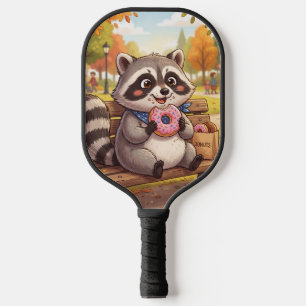 Süßer Cartoon-Waschbär isst Erdbeer-Donut  Pickleball Schläger