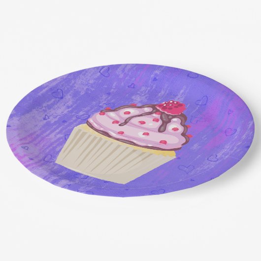 Süßer Cupcake mit Himbeere oben Pappteller (Schrägansicht)