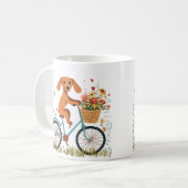 Süßer Dachshund Hund beim Radfahren mit Frühlingsb Kaffeetasse (Vorderseite Links)