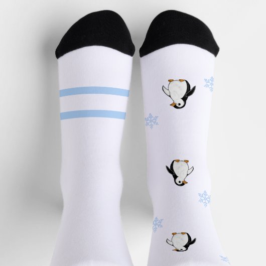 Süßer dicker Pinguin mit Schneeflocken Socken (Oben)