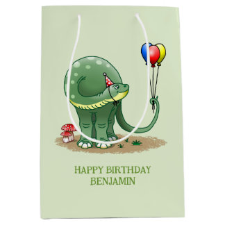 Süßer Dinosaurier hält Geburtstagsballons Mittlere Geschenktüte