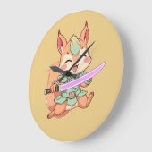 Süßer Eichhörnchen-Samurai. Große Wanduhr (Winkel)