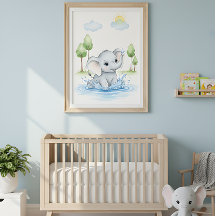 Süßer Elefant plantscht im Wasser