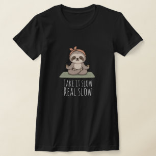 Süßer Faultier-Meditation Lustiger Yoga T-Shirt