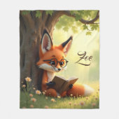 Süßer Fuchs beim Lesen eines Buches, individuelle Fleecedecke (Vorderseite)