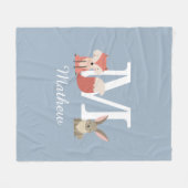 Süßer Fuchs und Waldtiere mit Monogramm Blau Fleecedecke (Vorderseite (Horizontal))