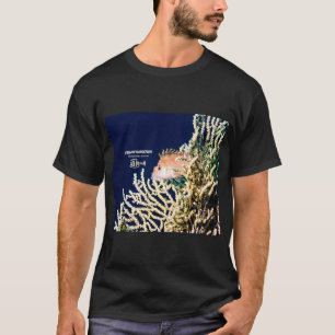 Süßer gelber Hahnfisch auf der Seefeder. T-Shirt