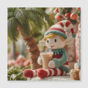 Süßer gestrickter Weihnachtself, der eisgekühlten Magnetkarte
