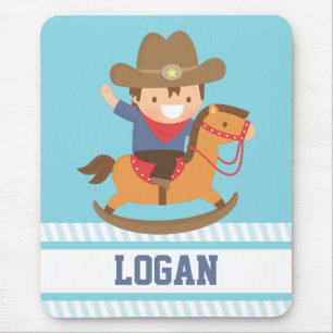 Süßer glücklicher kleiner Cowboy auf Schaukelpferd Mousepad