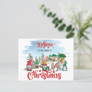 Süßer Gnom feiert Weihnachtsferien Feiertagspostkarte