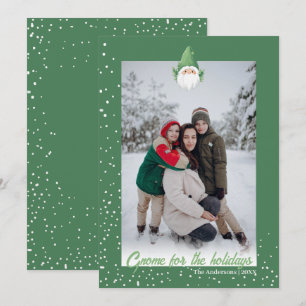 Süßer Gnom für das Familienfoto an den Feiertagen Feiertagskarte
