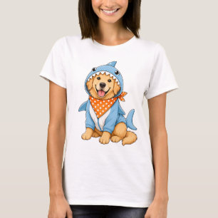 Süßer Golden Retriever Hund im blauen Haikostüm T-Shirt
