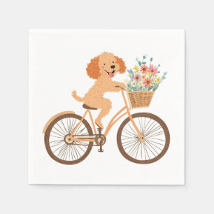 Süßer Goldendoodle-Hund beim Radfahren mit Frühlin Serviette