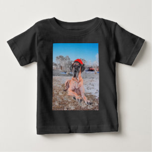 Süßer Great Dane Hund sitzt im Schnee Weihnachtsmü Baby T-shirt