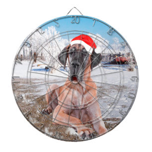 Süßer Great Dane Hund sitzt im Schnee Weihnachtsmü Dartscheibe