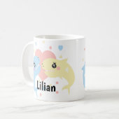 Süßer Haifisch-Strand-Kinder-Name Kaffeetasse (Vorderseite Links)