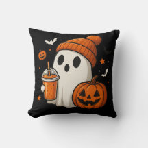 Süßer Halloween-Geist mit Kürbis und Getränk