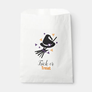 Süßer Halloween-Hexenhut und Besen-Konfetti Geschenktütchen