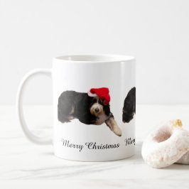Süßer Hund mit Santa-Hut an Weihnachten Kaffeetasse