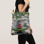Süßer Juli-Igel mit Rubin-Herz Tasche (Von Nahem)