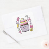 Süßer Kawaii-Cupcake mit Text Quadratischer Aufkleber (Umschlag)