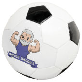 Süßer Kawaii-Muskel-Daddy-Bärtiger-Bodybuilder Fußball (Dreiviertel)