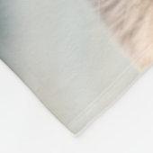 Süßer Kitty im karierten Bett Fleecedecke (Ecke)