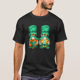 Süßer Kleeblatt und Hufeisen für St. Patricks Day  T-Shirt