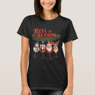 Süßer kleiner Fisch im Weihnachtskostüm hat Spaß T-Shirt