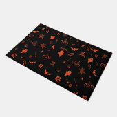Süßer kleiner spooky Geist Schwarz Orange Hallowee Fußmatte (Schrägansicht)